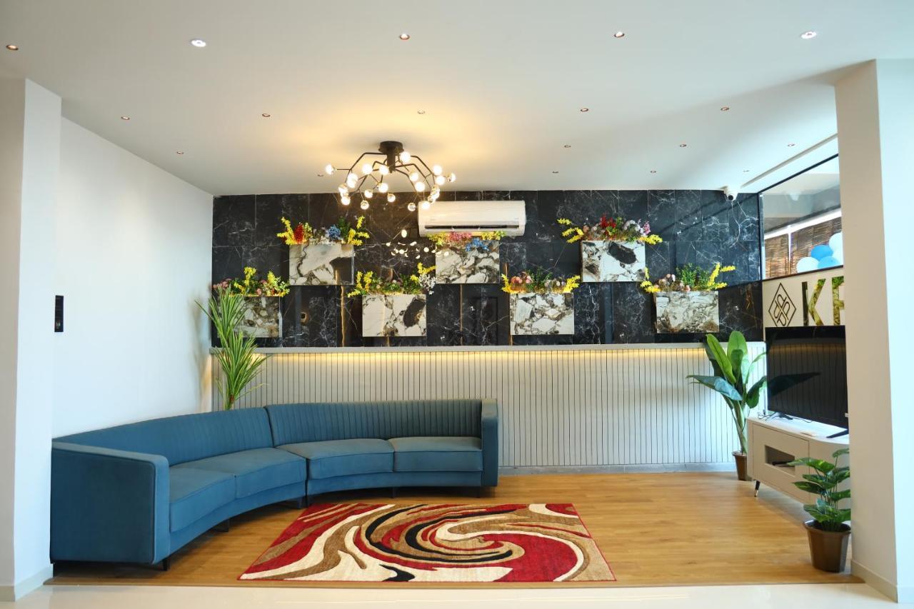 Hotel The Parker Inn By Kbnt Group Surat Buitenkant foto