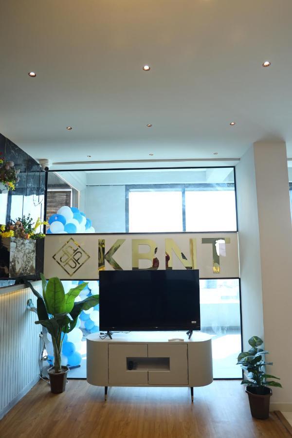 Hotel The Parker Inn By Kbnt Group Surat Buitenkant foto