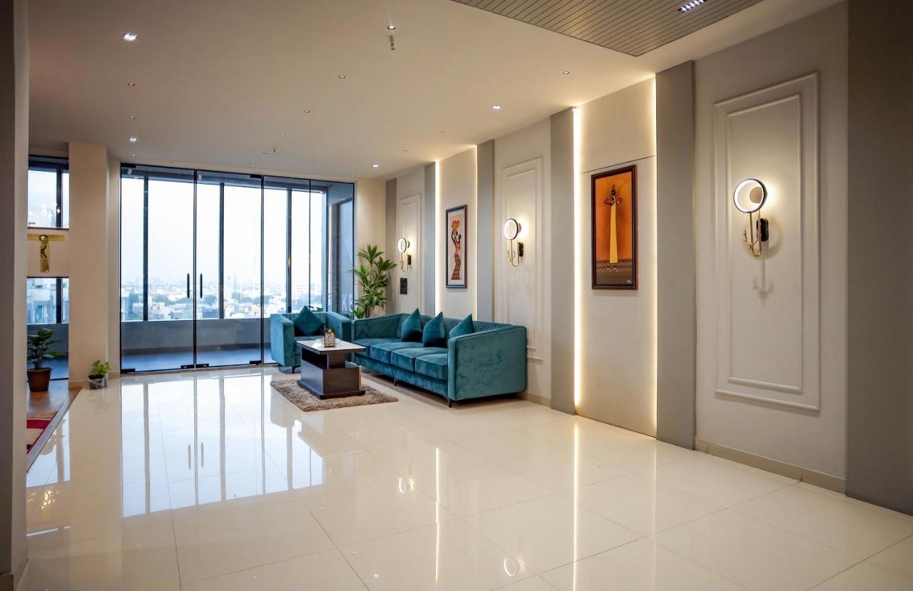 Hotel The Parker Inn By Kbnt Group Surat Buitenkant foto
