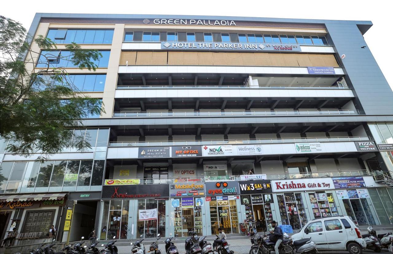 Hotel The Parker Inn By Kbnt Group Surat Buitenkant foto