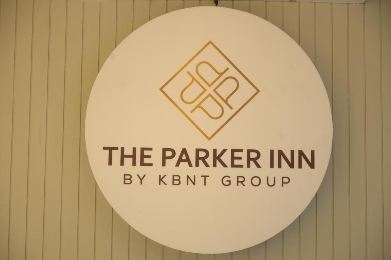Hotel The Parker Inn By Kbnt Group Surat Buitenkant foto