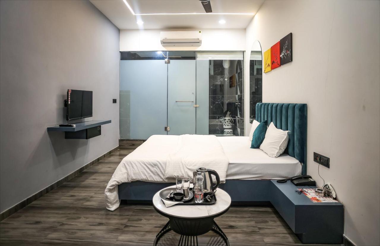 Hotel The Parker Inn By Kbnt Group Surat Buitenkant foto