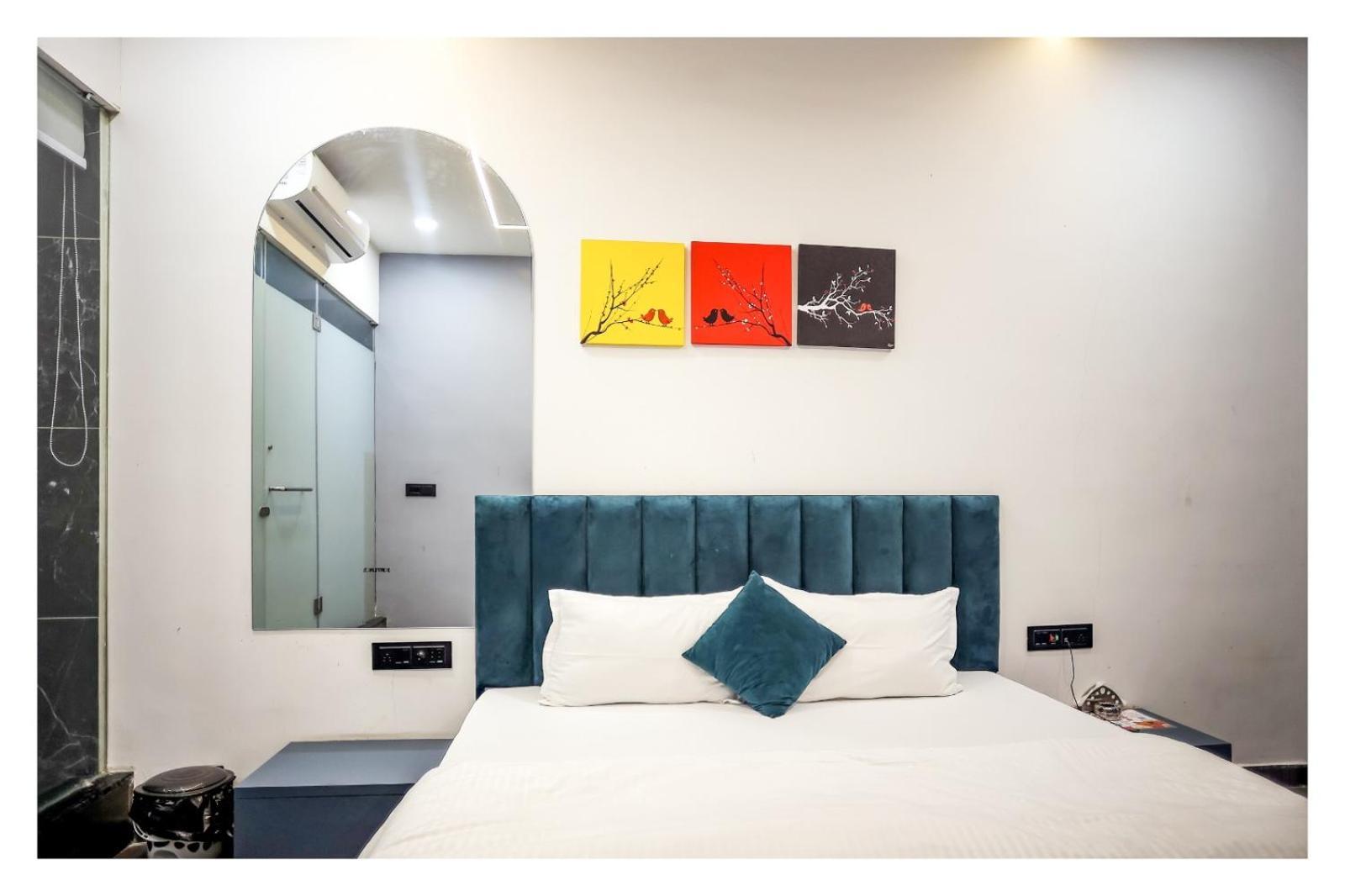 Hotel The Parker Inn By Kbnt Group Surat Buitenkant foto