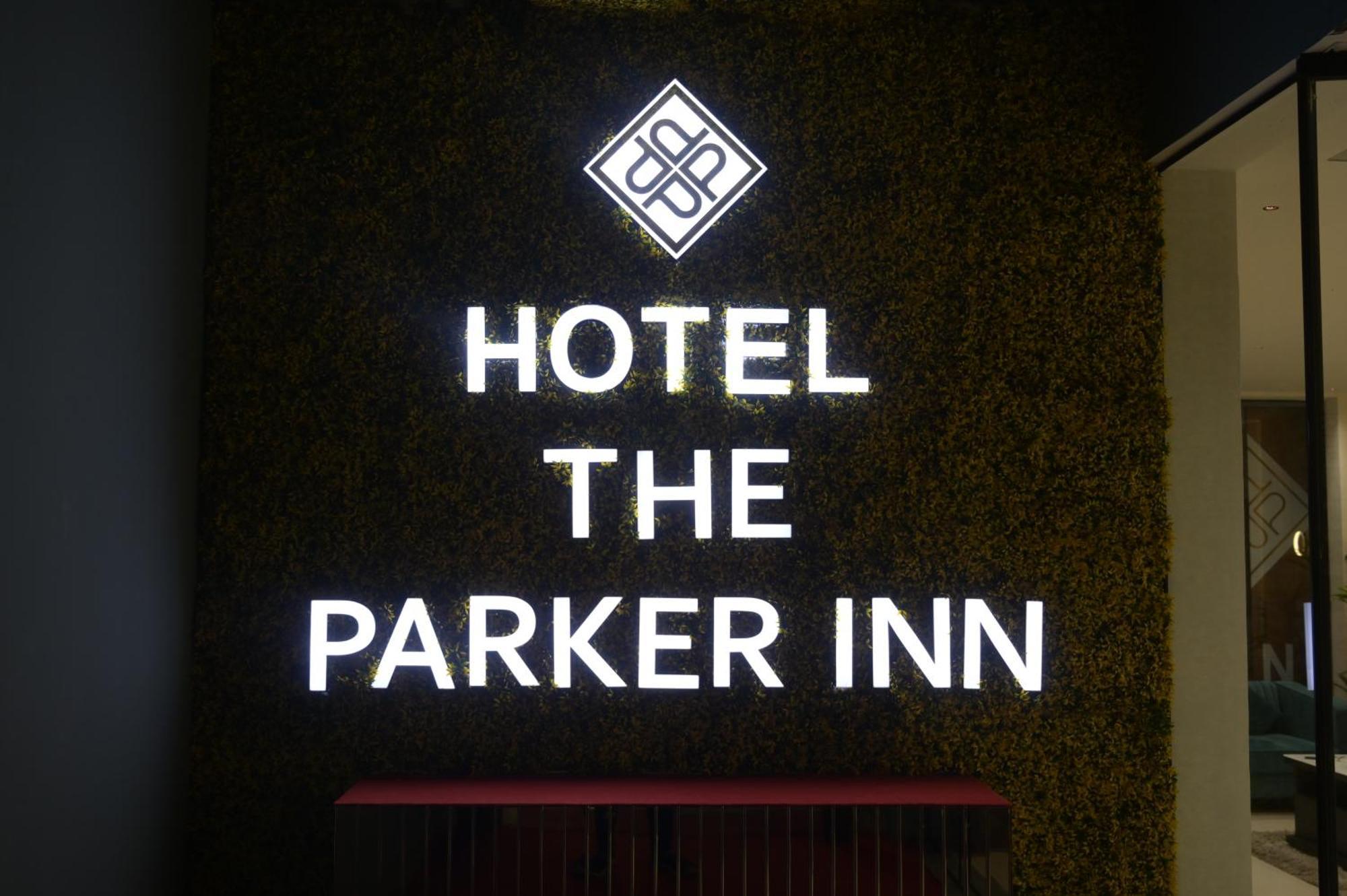 Hotel The Parker Inn By Kbnt Group Surat Buitenkant foto