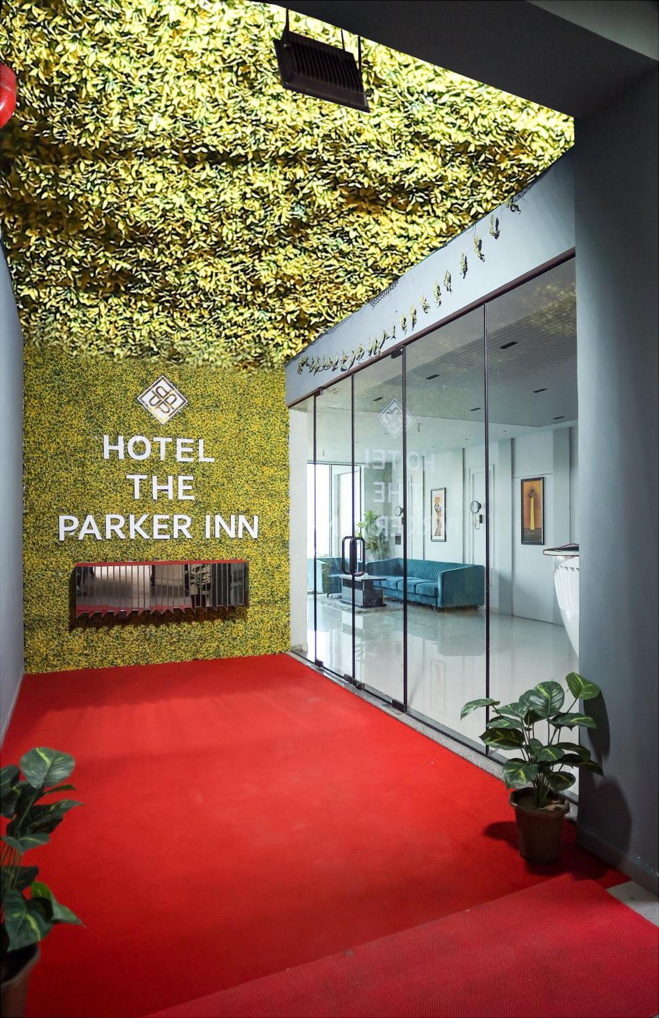 Hotel The Parker Inn By Kbnt Group Surat Buitenkant foto