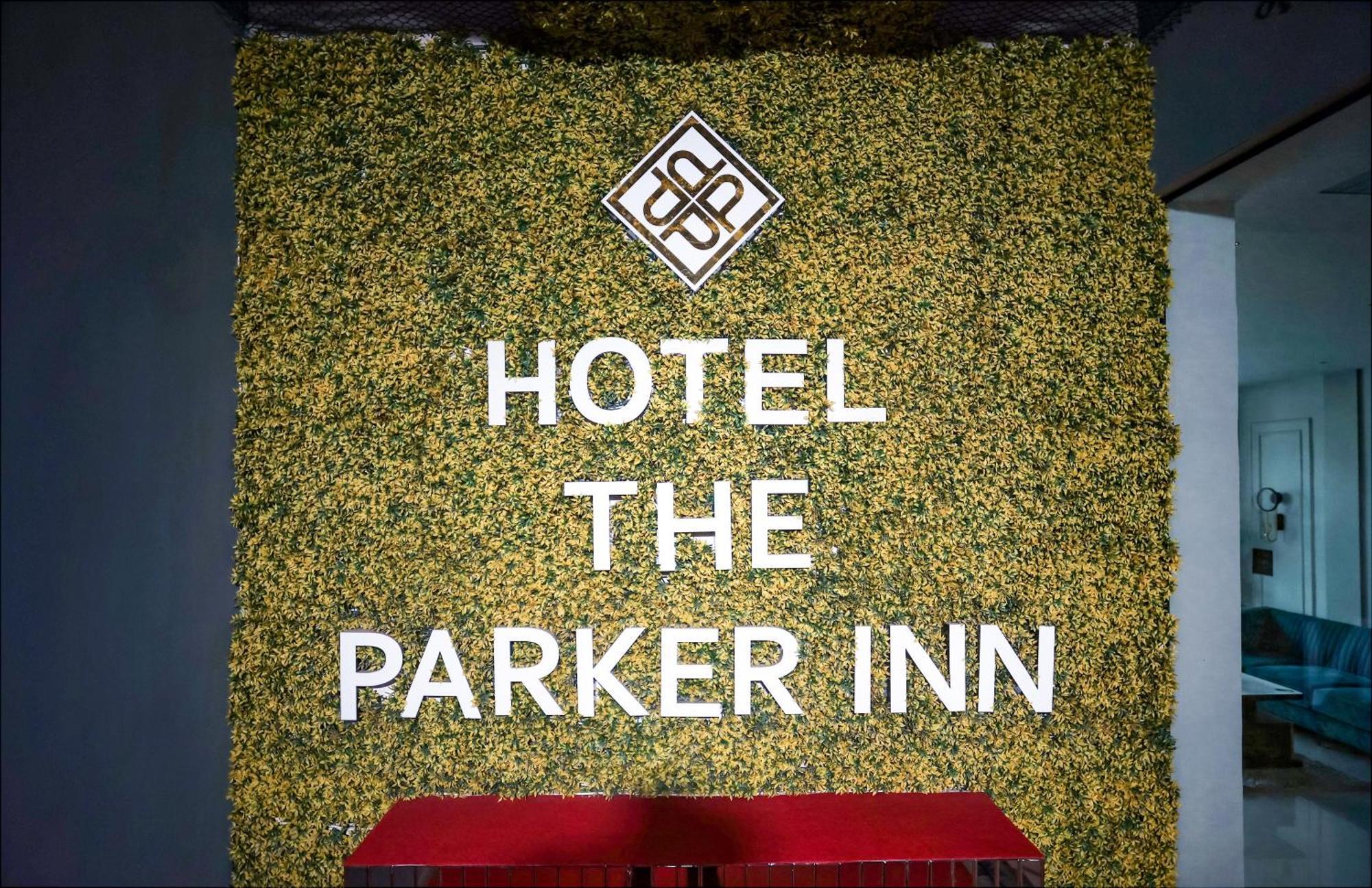 Hotel The Parker Inn By Kbnt Group Surat Buitenkant foto